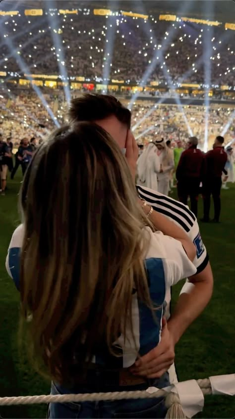 Football Player Girlfriend, Soccer Relationships, Cute Soccer Couples, Soccer Girlfriend, Players Wives, Soccer Couples, Enzo Fernandez, Football Girlfriend, Footballers Wives