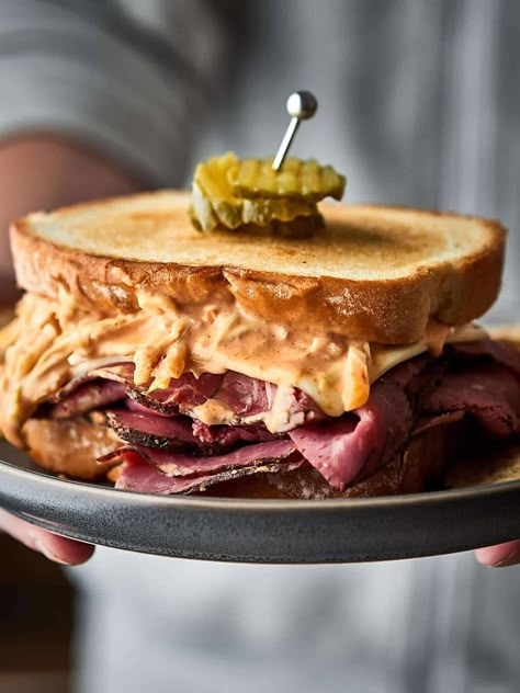 Pastrami Sandwich Recipe - w/ Easy Homemade Russian Dressing Pastrami Sandwich Recipe, Homemade Russian Dressing, Pastrami Recipe, Trendy Recipes, Savory Breads, Best Sandwich Recipes, Pastrami Sandwich, Homemade Sandwich, Beef Sandwiches