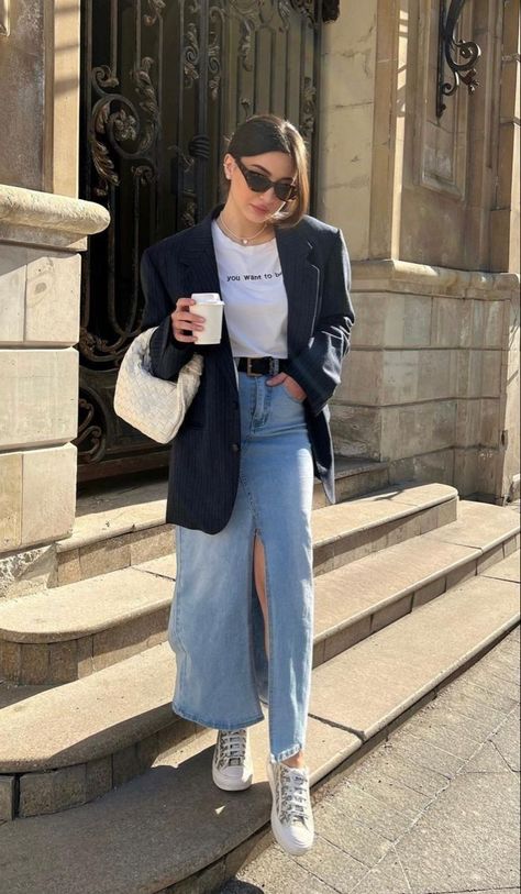 Blazer Outfit Inspiration, Streetwear Fashion Europe, Streetwear Fashion Paris, Paris Summer Outfits Street Style 2024, French College Outfit, Outfits For France Fall, Green Sambas, Italy Street Style, Denim Skirt Outfit Fall