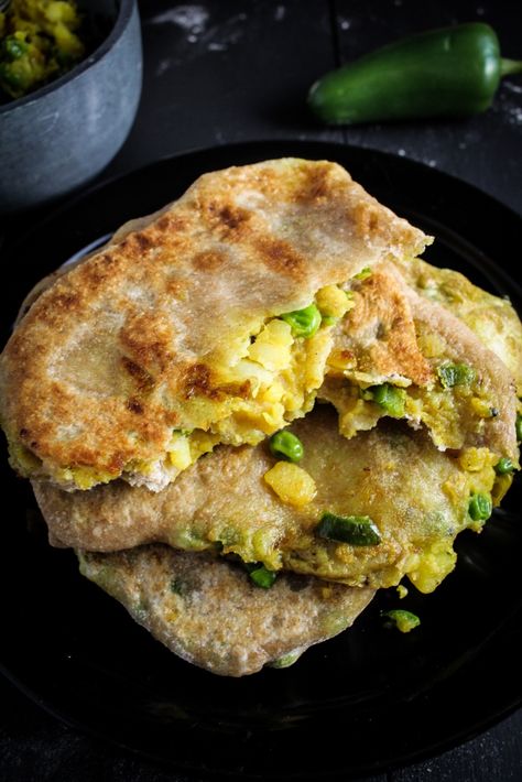 Part of me wishes I had never discovered this recipe, because now I'm kind of obsessed with these tasty little pan-fried breads. Seriously. They are the best thing that I've made in a long, long ti... Nice Food, Indian Recipe, Indian Bread, India Food, Kitchen Door, Chapati, Samosa, Indian Cooking, Indian Dishes