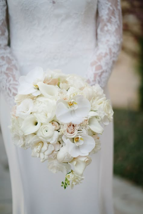 white-phalaenopsis-orchids-calla-lilies-roses-ranunculus-gardenia-peony-bouquet-bridal-wedding White Orchid Bouquet, Orchid Bridal Bouquets, Calla Lily Bridal Bouquet, Orchid Bouquet Wedding, Simple Wedding Bouquets, Calla Lily Bridal, Bridal Bouquet Peonies, Orchid Centerpieces, Peony Bouquet Wedding