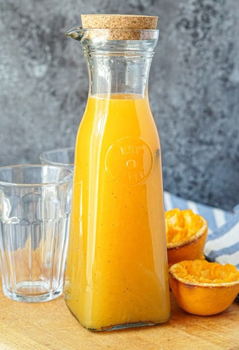 Roasted Vanilla Orange Juice in a carafe with a cork on top Juice Carafe, Orange Juice Aesthetic, Homemade Orange Juice, Juice Jar, Orange Juice Recipes, Mini Breakfast, Cute Eye Makeup, Breakfast Drink, Cooking Gadgets