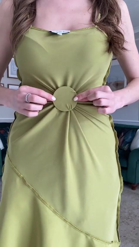 Is your dress too loose?! Try this hack!! 😍 @serendipesi #foryoupage #foryou #fyp #style #fashion #styleinspo #hack #stylehack #xyzbca Hacks For Dresses That Are Too Big, Tighting Loose Dress, Cinch Dress Hack, How To Fit A Dress Hack, Bracelet Dress Hack, How To Tighten A Dress Without Sewing, Dress Is Too Long Hack, Dress Too Loose Hacks, Cinching Waist On Dress