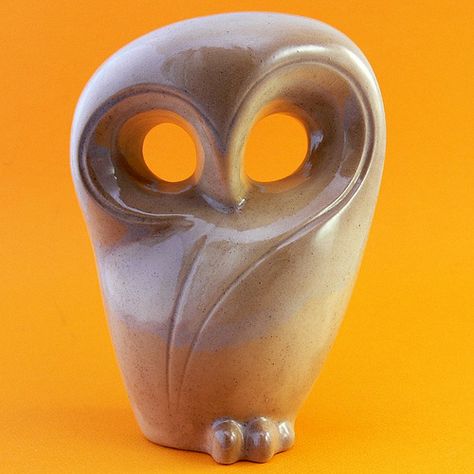 owl abstract sculpture                                                                                                                                                     More Owl Abstract, Pottery Sculpting, Beige Pottery, Pottery Owl, Owl Pottery, Owl Sculpture, Soapstone Carving, Wood Art Projects, Ceramic Owl