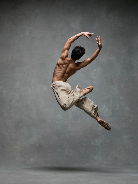 15  Breathtaking Photos Of Dancers In Motion Reveal The Extraordinary Grace Of Their Bodies Male Ballet, Dance Project, Male Ballet Dancers, Jitterbug, Male Dancer, Dance Movement, Foto Tips, Weather Report, Figure Poses