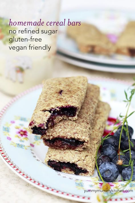 : Homemade Cereal Bars Recipe! YUM!!!!! Gluten free and Easily made vegan too by simply replacing the egg with a flax egg and honey with agave syrup! I love cereal bars!!! Homemade Cereal Bars, Cereal Bars Recipe, Cereal Bars Homemade, Cereal Bars Recipes, Homemade Cereal, Granola Bar, Desserts Vegan, Cereal Bars, Yummy Mummy