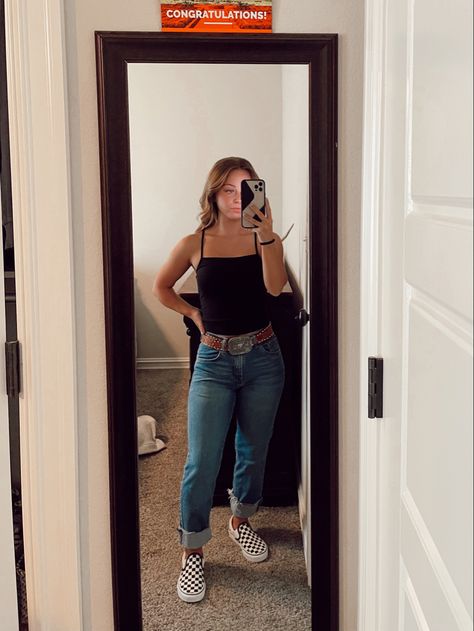 Mom Jeans Outfit Western, Midsize Western Outfits Summer, Western Outfits With Black Jeans, Western Tank Top Outfit, Cowgirl Hippie Outfits, Causal Western Outfits, Cute Western Outfits Summer, Western Summer Fits, Punchy Outfits Summer