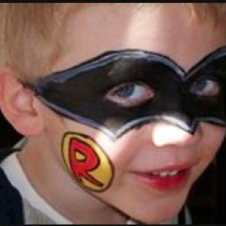 Robin face paint Robin Mask, Robin Costume, Diy Halloween Costumes For Kids, Painting Tattoo, Mask Girl, Superhero Birthday Party, My Hope, Superhero Birthday, Superhero Party