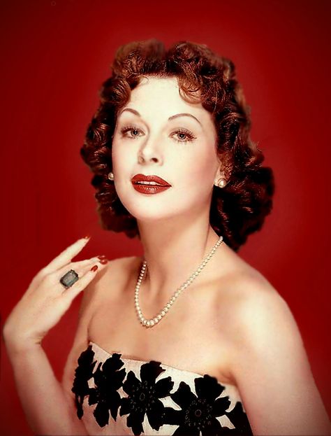 Dark Hair Blue Eyes, Hollywood Aesthetic, Hollywood Divas, Hedy Lamarr, Beautiful Film, Classic Hollywood, Beautiful Woman, Dark Hair, Blue Hair