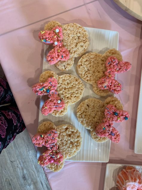 Minnie Mouse Rice Crispy Treats, Minnie’s Bowtique Party, Minnie Bowtique Party, Sprinkles Diy, Pink Sprinkles, Fancy Sprinkles, Minnie Birthday Party, Krispy Treats, Rice Krispy