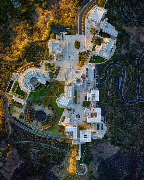 Jeffrey Milstein on Instagram: “The Getty Center, in Los Angeles, California, is a campus of the Getty Museum and other programs of the Getty Trust. The $1.3 billion…” Getty Center Los Angeles, Robert Irwin, Richard Meier, Getty Center, New York Studio, Aerial Images, Aerial Photograph, Getty Museum, Air And Space Museum