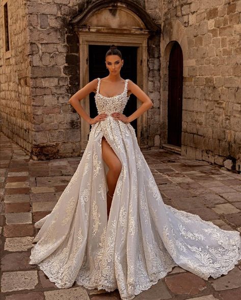 Wedding Outfit Inspiration, Corset Wedding Dress, Dramatic Silhouette, Place Wedding, White Dress Formal, Bridal Elegance, Wedding Marketing, Wedding Dresses Corset, Outfit Wedding