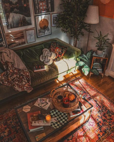 Indie Songs, Team Green, The Spruce, Songs Playlist, Deco Studio, Green Sofa, Apartment Aesthetic, Apartment Decor Inspiration, Living Room Green