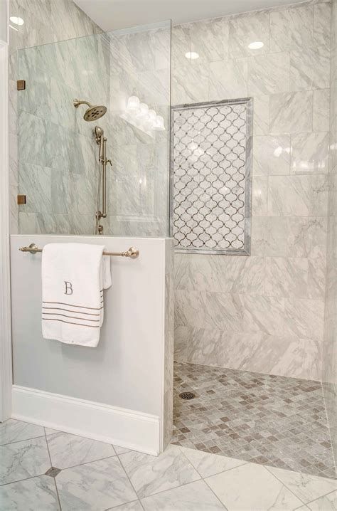 Doorless curbless tile shower with Shower With Privacy Wall, Walkin Shower Ideas No Door Half Walls, Small Walk In Shower No Door, Walkin Shower Ideas Small Bathroom, Primary Shower Ideas, Roll In Showers Master Bath, Zero Entry Shower Master Bath, Shower Without Door, Walkin Shower Tile Ideas