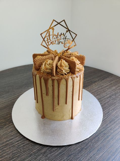 Lotus Biscoff Birthday Cake, Biscoff Birthday Cake Ideas, Lotus Biscoff Cake Design, Lotus Birthday Cake, Lotus Cake Design, Biscoff Birthday Cake, Lotus Biscoff Cake, Drip Birthday Cake, 28th Birthday Cake