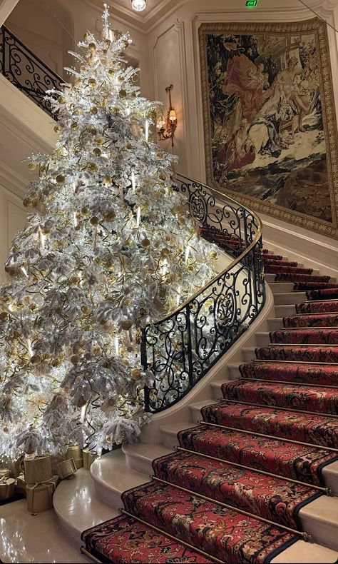 The Ritz Paris, Ritz Paris, Christmas Themes Decorations, Christmas Interiors, What Is Christmas, Christmas Time Is Here, Christmas Inspo, Style Deco, Beautiful Christmas Trees