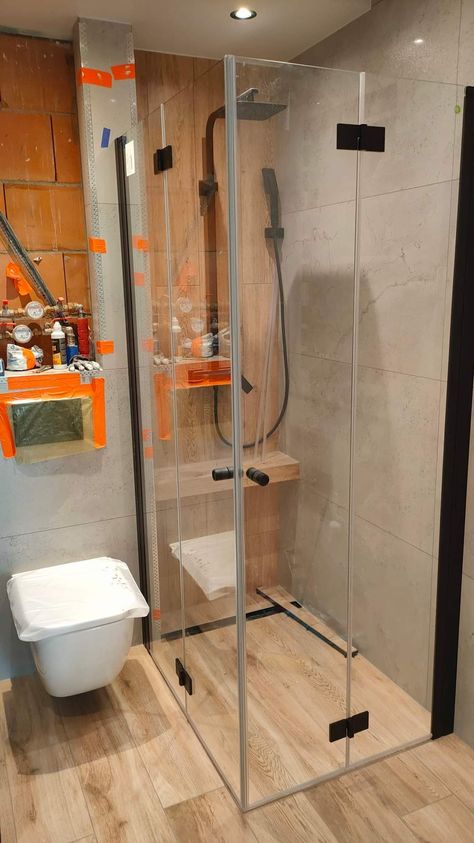 Small Bathroom Layout, Frameless Shower Enclosures, Small Showers, Shower Cabin, Downstairs Bathroom, Small Bathroom Design, Bathroom Layout, Bathroom Remodel Master, Shower Enclosure