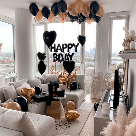 House Birthday Decorations For Men, Guys Bday Decorations, Birthday Decor Ideas For Him, Boyfriend Birthday Balloon Ideas, Birthday Gift Set Up Ideas For Boyfriend, Hotel Birthday Decorations For Husband, Men’s Birthday Surprise, Mens Birthday Set Up, Simple Husband Birthday Decorations