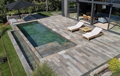 Infinity Pools with Porcelain Stoneware | Rosa Gres Whirpool Outdoor, Terasse Ideas, Ideas De Piscina, Moderne Pools, Terrace Garden Design, Minimalist Garden, Small Pool Design, Dekorasi Kamar Tidur, Modern Pools