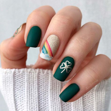 Super Fun St Patricks Day Nail Art Ideas ★ St Patricks Nail Designs, St Patrick Day Nails Acrylic, Matte Green Nails, Irish Nails, Saint Patrick Nail, Nail Design Glitter, St Patricks Day Nails, Manicure Gel, St Paddys