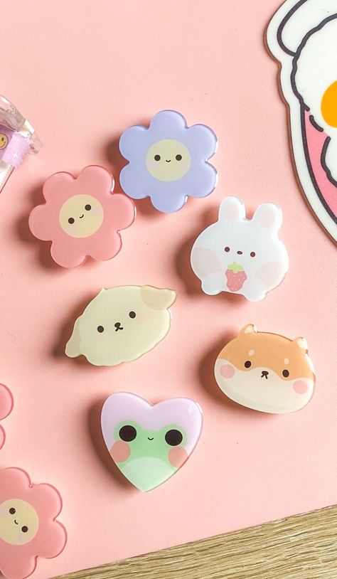 Kawaii phone grips in 6 different designs. Pink flower, purple flower, poodle, bunny, frog, shiba Flower Kawaii, Cute Popsockets, Kawaii Phone, Clay Magnets, Shrink Art, Cute Illustrations, Flower Purple, Clay Diy Projects, Tanah Liat