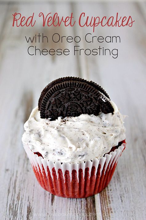 Oreo Cream Cheese Frosting, Oreo Cream Cheese, Oreo Cream, Valentines Day Desserts, Velvet Cupcakes, Oreo Cookie, Red Velvet Cupcakes, Köstliche Desserts, Cheese Frosting