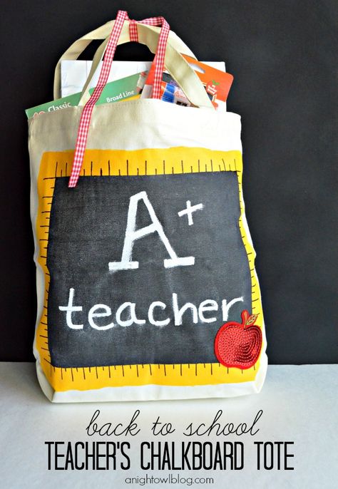 Back to School Teacher's Chalkboard Tote Homemade Teacher Gifts, Escuela Diy, Sac Tote Bag, Teacher Bag, Diy Back To School, Diy Tote, Teachers Gifts, Diy Teacher Gifts, School Teacher Gifts