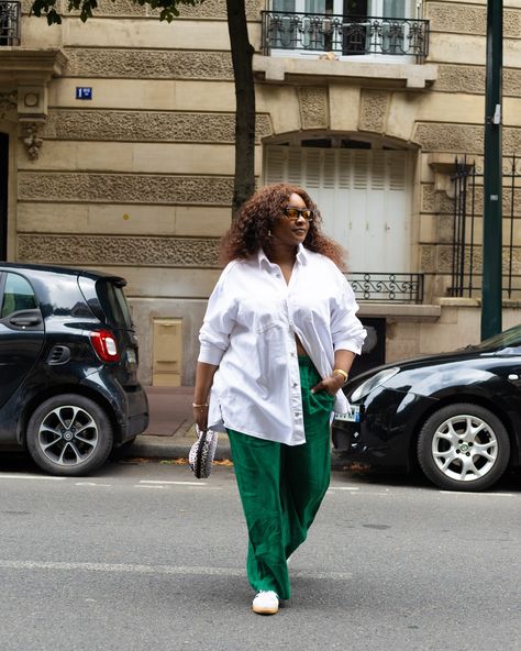 On Tuesday we keep it cool & casual 😎✌🏾  Refs disponibles en cliquant sur le lien de l’épingle (affiliation) :  Chemise oversize en jean @hm  Pantalon en lin @zara (old co)  Baskets Samba @adidas  Lunettes de soleil @amazonfashioneu   Midsize Style , Street Style Paris, look tomboy glam, Style urbain, Street Fashion  #ChallengeDeLete Style Inspo Casual, Style Désinvolte Chic, Style Parisienne, Midsize Style, Baskets Adidas, Summer Attire, London Street Style, Street Style Paris, Chic Casual