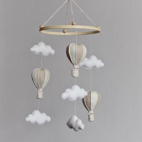 Hot Air Balloon Nursery Decor, Balloon Mobile, Hot Air Balloon Nursery, Diy Baby Mobile, Idee Babyshower, Mobile Crib, Cot Mobile, Babies Nursery, Crib Toys