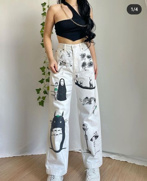 White Pants Painting Ideas, White Jeans Painting Ideas, Purple Raincoat, Jeans Painting, Gowns Dresses Elegant, Painted Clothes, Dresses Elegant, Junk Drawer, Casual Style Outfits