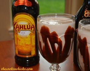 4 oz. vodka, 4 oz. kahlua, 4 oz. bailey's irish cream,  4 c. vanilla ice cream, chocolate syrup. Add the vidka, kahlua, bailey's, & ice cream to a blender, blend for about 30 seconds, or until smooth. Drizzel each glass w/chocolate syrup aroung the inside & pour in drink mixture. Enjoy! Mud Slide, Mudslide Recipe, Best Christmas Cocktails, The Cookin Chicks, Mudslide, Boozy Drinks, Alcohol Drinks, Incredible Recipes, Alcohol Drink Recipes