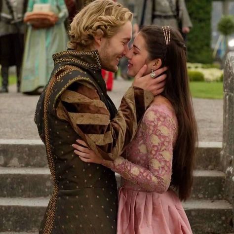 Regardez cette photo Instagram de @hope_frary • 234 mentions J’aime Reign Mary And Francis, Anastasia Musical, Royalty Core, Marie Stuart, Reign Tv Show, Reign Mary, Reign Fashion, Reign Dresses, Royal Core