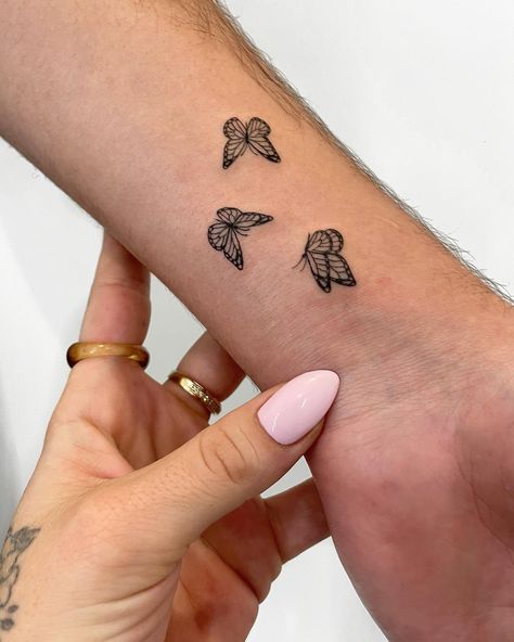 Ultimate Guide to Wrist Tattoos: Meaning, Design Ideas, and Expert Tip Mens Tattoos For Kids, Vertical Wrist Tattoo, Tattoo Positions, Outer Wrist Tattoo, Traditional Tattoo Wrist, Tattoos Elegant, 111 Tattoo, Love Wrist Tattoo, Butterfly Thigh Tattoo