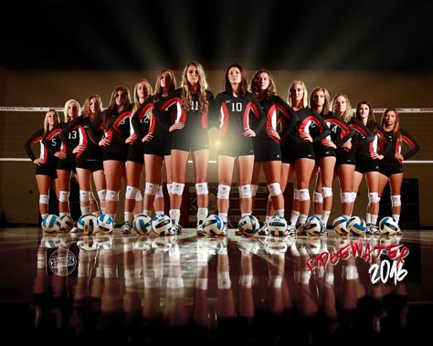 Cool Volleyball Pictures, Volleyball Teams, Volleyball Team Poster Ideas, Volleyball Pictures Team, Volleyball Group Pictures Poses, Team Picture Ideas, Volleyball Team Photoshoot Ideas, Volleyball Pictures Poses, Volleyball Team Pictures Group Photos