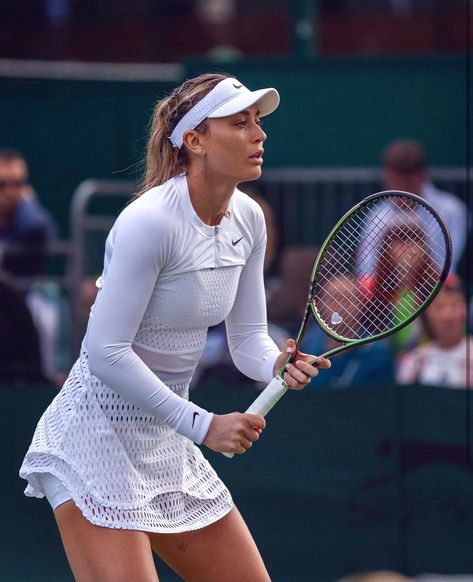 Paula Badosa 🎈 Spanish tennis player Tennis Visor Hairstyles, Training Clothes Women, Tennis Hairstyles, Paula Badosa, Tennis Lifestyle, Wta Tennis, Tennis Photos, Tennis Aesthetic, Female Tennis