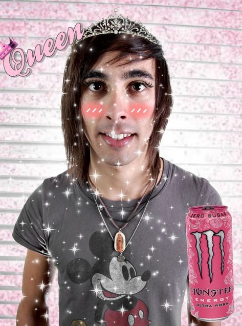 Vic Fuentes is so babygirl Vic Fuentes Mickey Mouse Shirt, Silly Vic Fuentes, Vic Fuentes Mickey Mouse, Vic Fuentes Snapchat, Vic Fuentes Wallpaper, Vic Fuentes Funny, Emo Prom, Tony Perry, Kyary Pamyu Pamyu