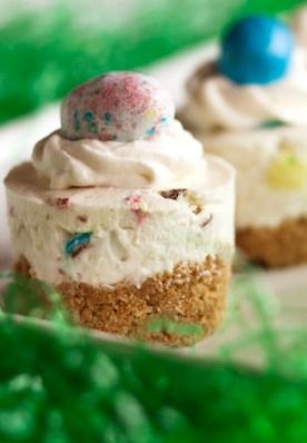 Robin Eggs No-Bake Cheesecake Mini No Bake Cheesecake, Easter Cheesecake, Robin Eggs, Easter Cake Recipes, Easy Easter Treats, Baked Cheesecake Recipe, Easter Desserts Recipes, Malted Milk, Easter Baking