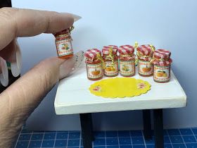 Miniature Jam Jars, Miniature Jars Diy, Fairy Mouse, Jam Jar Labels, Miniature Food Tutorials, Jam Label, Fruit Diy, Xmas Village, Doll House Diy