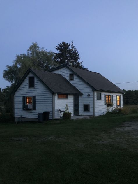 Maine Small Town, Midwest House, Old American Houses, Small Town Home, Maine Aesthetic, Midwest Gothic, Environment Reference, Ranch Exterior, American House