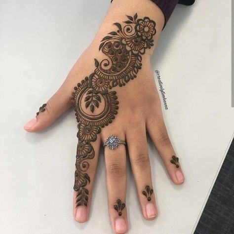 Henna designs mehndi designs Mehndi Designs Very Simple, Latest Mehndi Designs 2022, Mehndi Designs 2022, Hand Mehndi Designs, Back Hand Mehndi, Henna Tattoo Kit, Easy Designs, Henna Tattoo Hand, Henna Tattoo Designs Hand