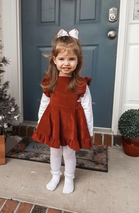 Toddler Christmas Outfit Girl, Toddler Girls Outfit Ideas, Girl Toddler Outfits, Toddler Fall, Baby Outfits, Stylish Kids, Toddler Fashion, Childrens Fashion