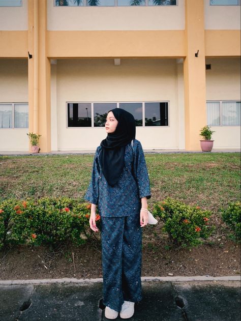 Couple Ootd Casual, Kurung Outfit, Raya Ootd, Adat Melayu, Muslim Outfit, Kebaya Modern Dress, Muslimah Style, Moslem Fashion, Muslim Outfits Casual