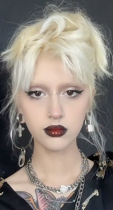 https://www.instagram.com/reel/CyBNnHItcMV/?utm_source=ig_web_copy_link&igshid=MzRlODBiNWFlZA== Minimal Edgy Makeup, Rockstar Hair And Makeup, Soft Punk Makeup, Glam Punk Makeup, Modern Goth Makeup, No Eyebrow Makeup, Going Out Makeup Looks, Goth Aesthetic Makeup, Soft Gothic Makeup