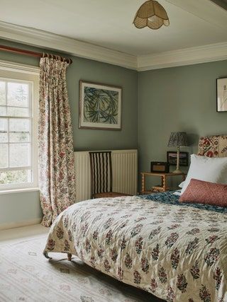 Home And Garden Uk, Modern English Country Bedroom, Country Master Bedrooms Decor, English Farmhouse Bedroom, Cottage Bedroom Design, English Cottage Style Bedroom, Blue Green Bedroom, Cottage Bedroom Ideas, Cottage Style Bedrooms