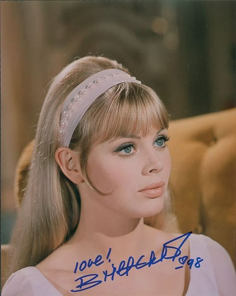 Britt Ekland, 1960s Hair, 60s Hair, 70s Hair, Star Actress, Vintage Makeup, Look Vintage, Vintage Hairstyles, Vintage Beauty