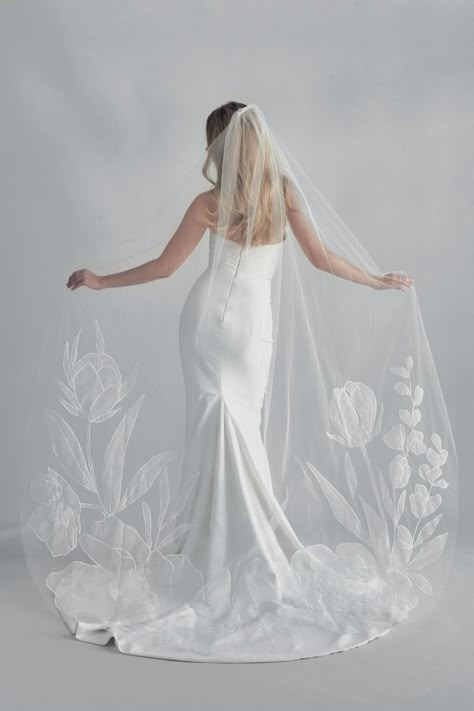 Ofrenda Studio Organza Veil, Floral Attire, Beaded Bridal Veil, Minimal Wedding Dress, Cathedral Bridal Veils, Flower Veil, Veil Styles, Bride Veil, Wedding Bridal Veils