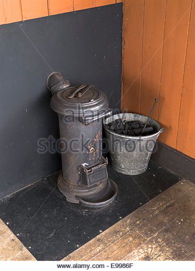 dh Highland Folk Museum NEWTONMORE INVERNESSSHIRE Old vintage traditional coal burning stove heater - Stock Image Coal Burning Stove, Parlour Stove, Coal Stove, Stove Heater, Antique Stove, Vintage Traditional, Old Vintage, Stove, Stock Photography