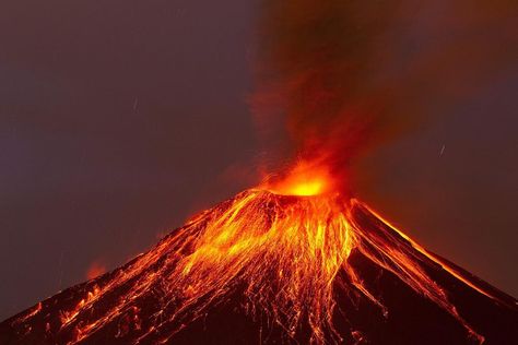 7 MAR: Ecuador's Tungurahua volcano has erupted spewing ash and smoke into the air in a number of fiery explosions. Volcanologists have described the volcano's activity as moderate-high and expect the eruptions to continue for some days. Tungurahua which means "Throat of Fire" in the local Quechua language has been classified as active since 1999. PHOTO: JOSE JACOME /EPA #BBCSnapshot #photojournalism #photography #volcano #lava #Tungurahua #Ecuador #explosion #eruption by bbcnews Quechua Language, Lava Planet, Nature Disaster, Volcano Wallpaper, Volcano Pictures, Volcano Photos, Volcano Activities, Volcano Lava, Ometepe