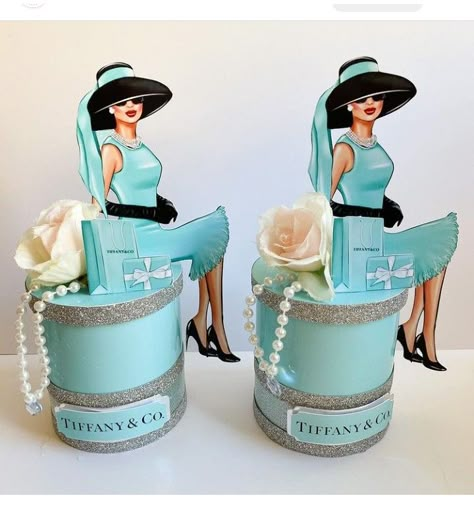 Breakfast At Tiffany's Party Ideas, Tiffany And Co Party Decorations, Breakfast At Tiffanys Birthday Theme, Tiffany Themed Birthday Party, Tiffany And Co Theme Party, Tiffany Blue Party Decorations, Tiffany Co Party Ideas, Tiffany And Co Party, Audrey Hepburn Party