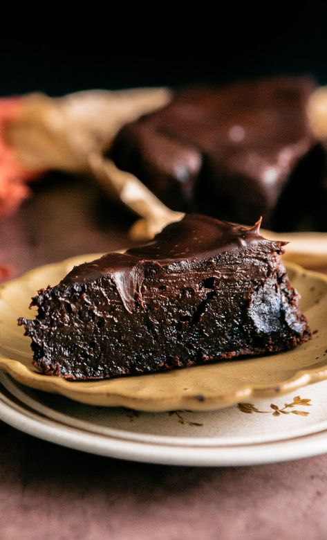 Chocolate Dessert Gluten Free, Best Chocolate Recipes, Less Sweet Desserts, Best Chocolate Dessert Recipes, Fudgy Desserts, Fast Chocolate Cake, Quick Chocolate Desserts, Chocolate Chip Dessert, Best Chocolate Cake Ever